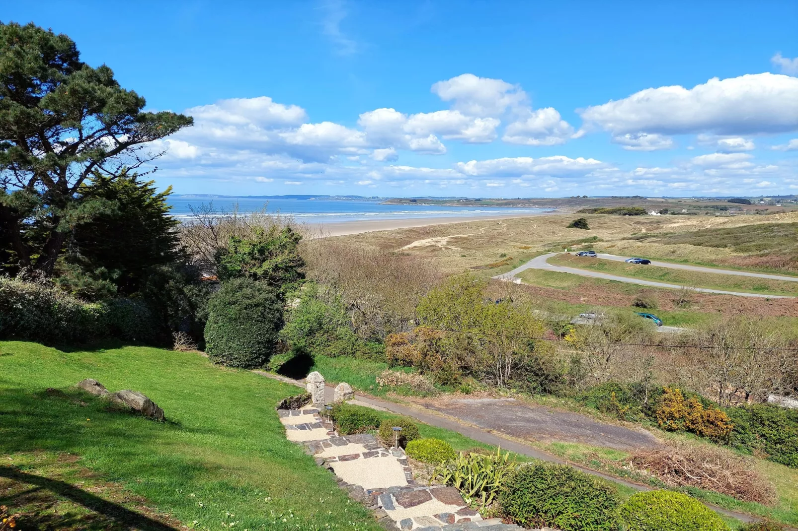 Ferienhaus mit Panorama-Meerblick Plonévez-Porzay - Garten Sommer
