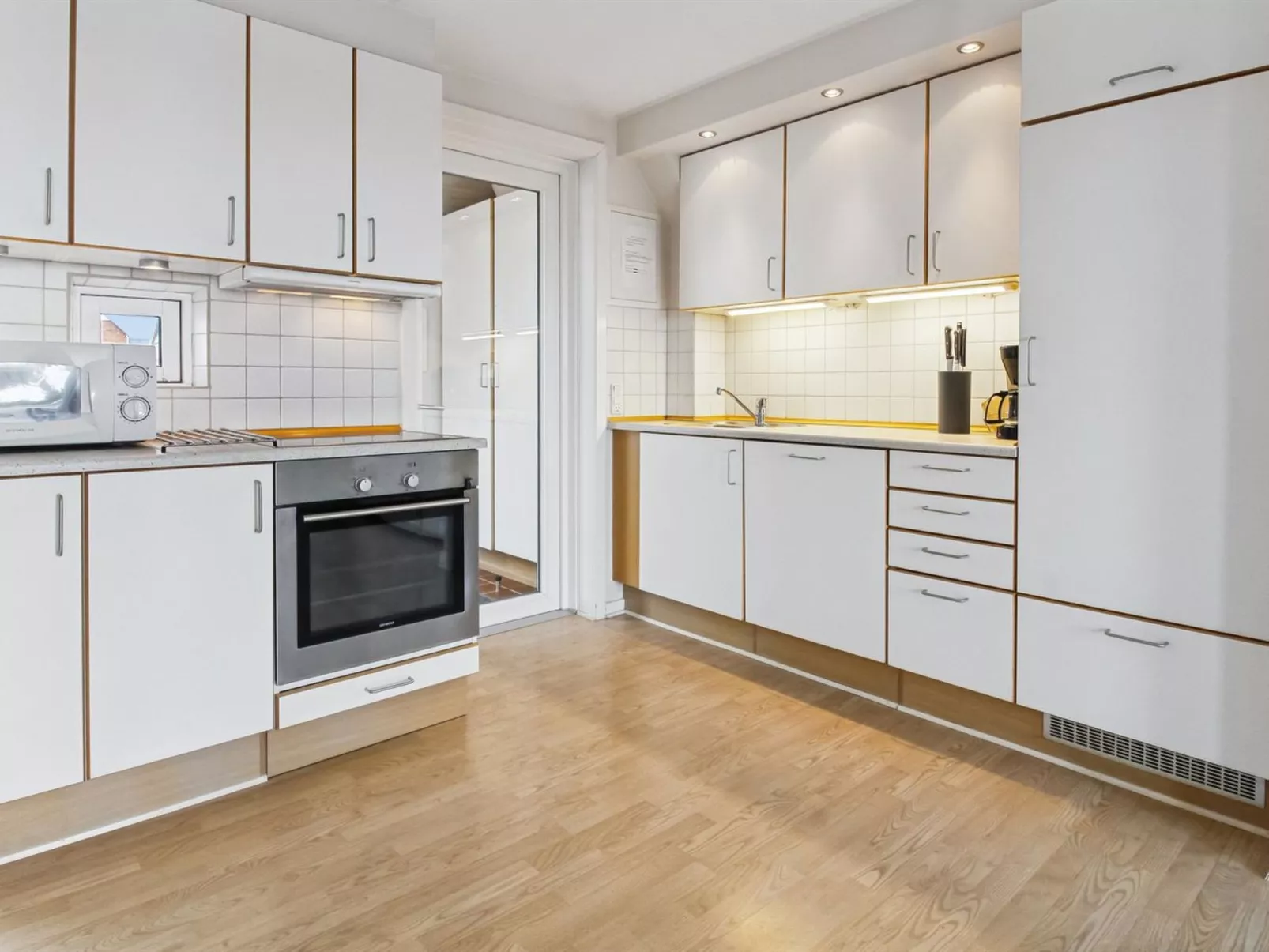 "Aappo" - 2.3km from the sea - Inside
