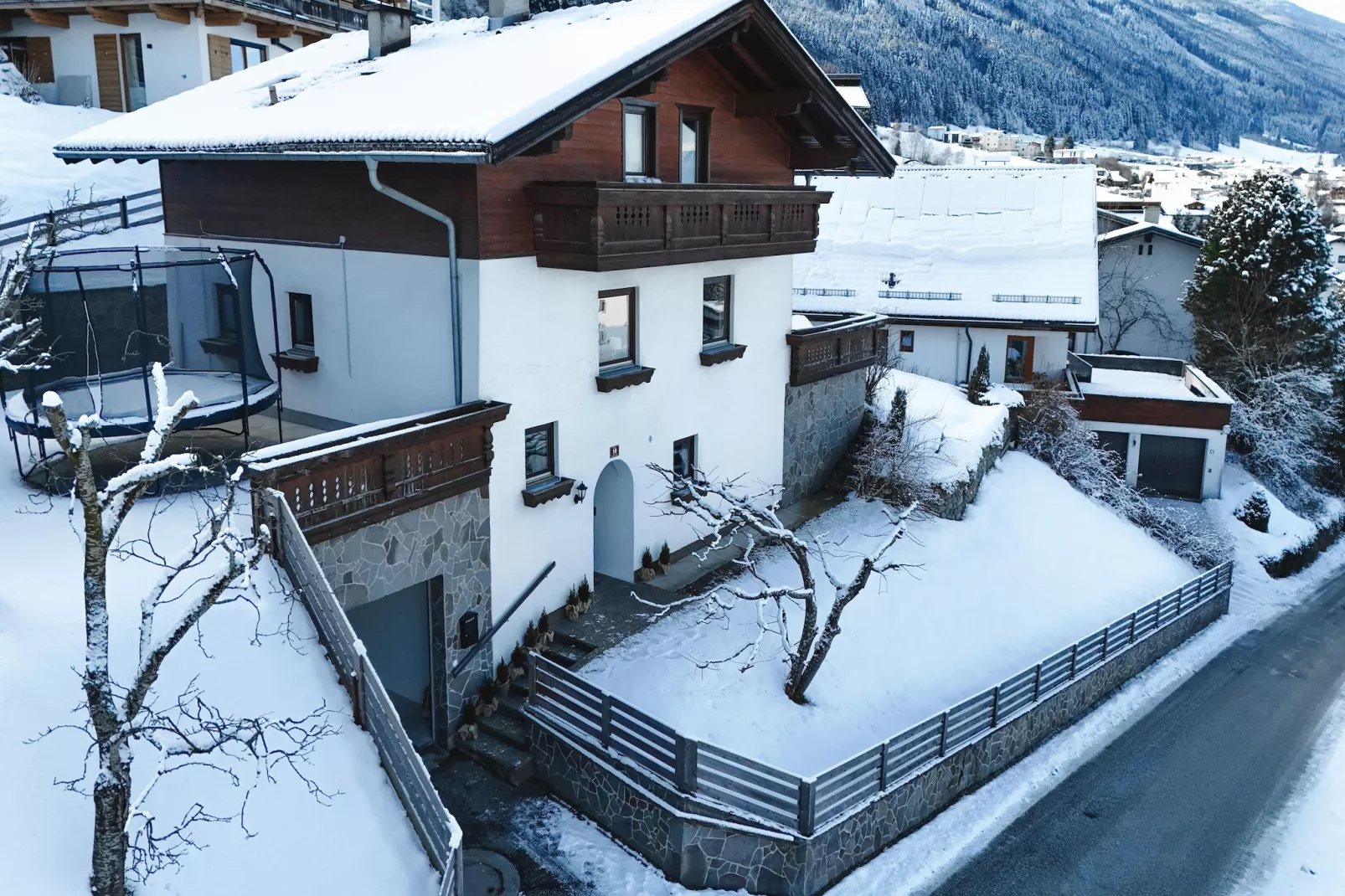 Alpenchalet Berggold - Exterior in winter