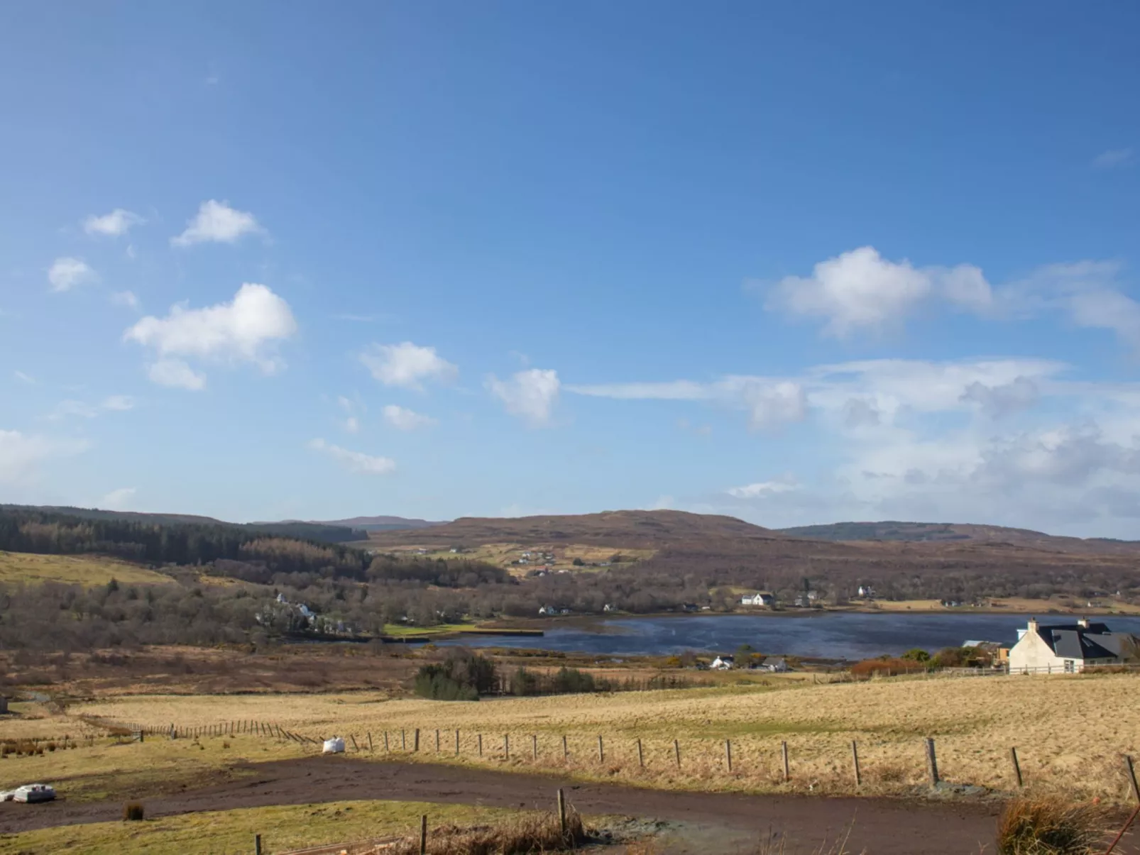 Skeabost Chalet - Outside