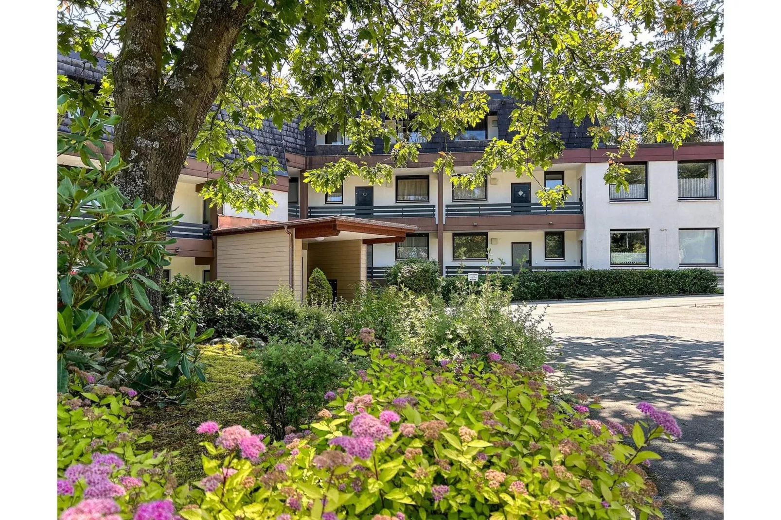 Apartment In der Büre C - Außenbereich Sommer