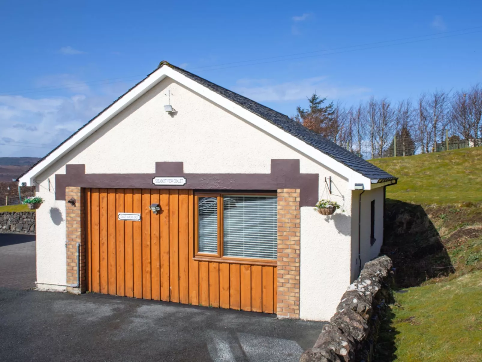 Skeabost Chalet - Outside