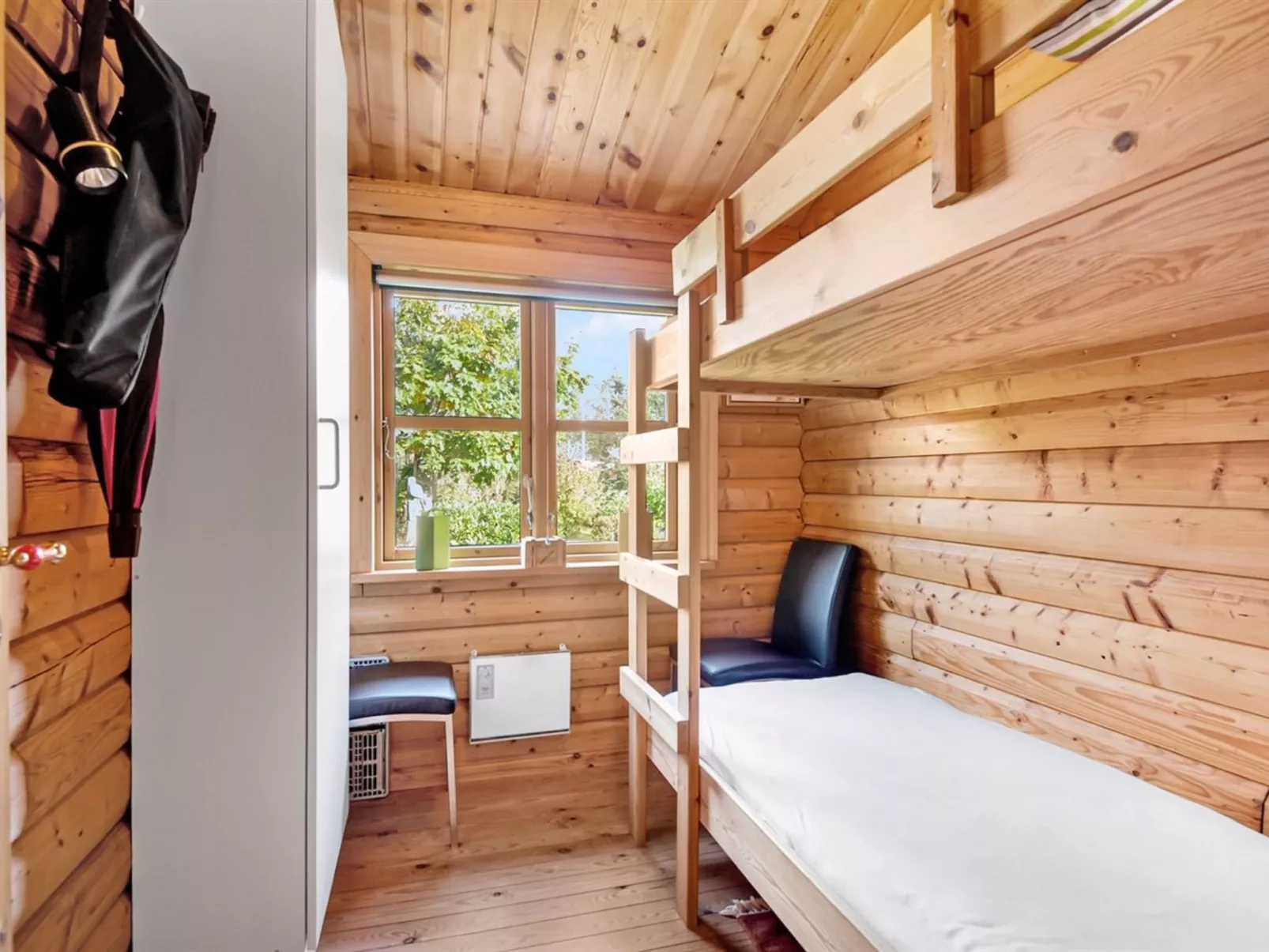 "Tjarko" - 690m to the fjord - Drinnen