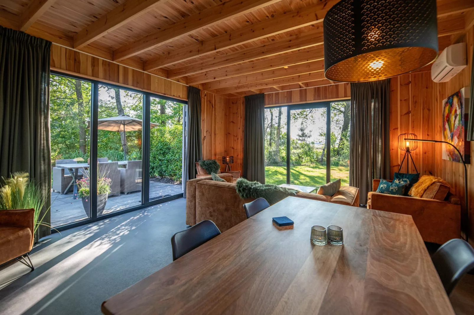 Wellnesslodge Scholekster 4p - Esszimmer