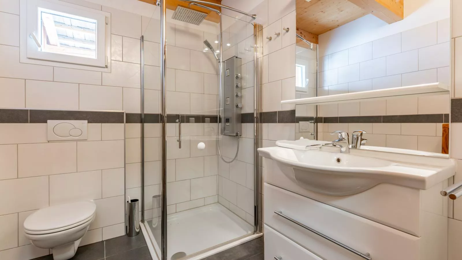 The Laerch - Badezimmer