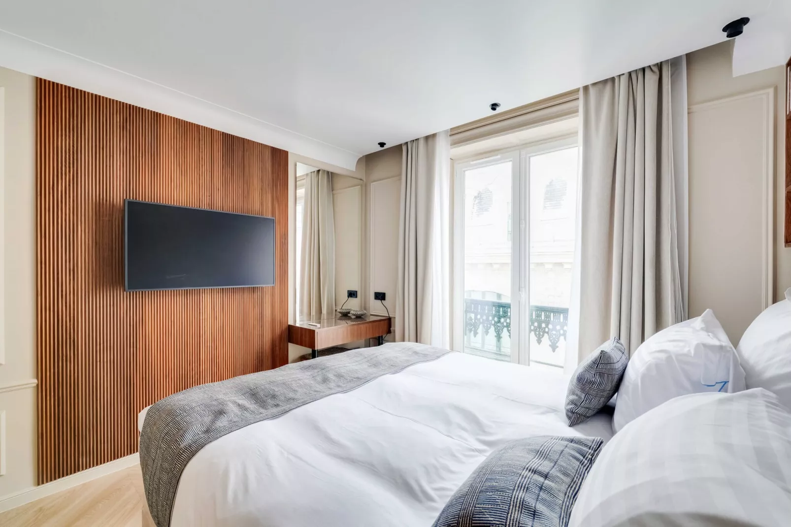 ED-14-ROUGEMONT-D - Non tagué