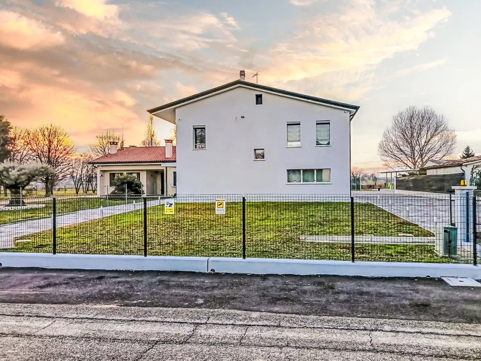 MB Guest House - Draußen