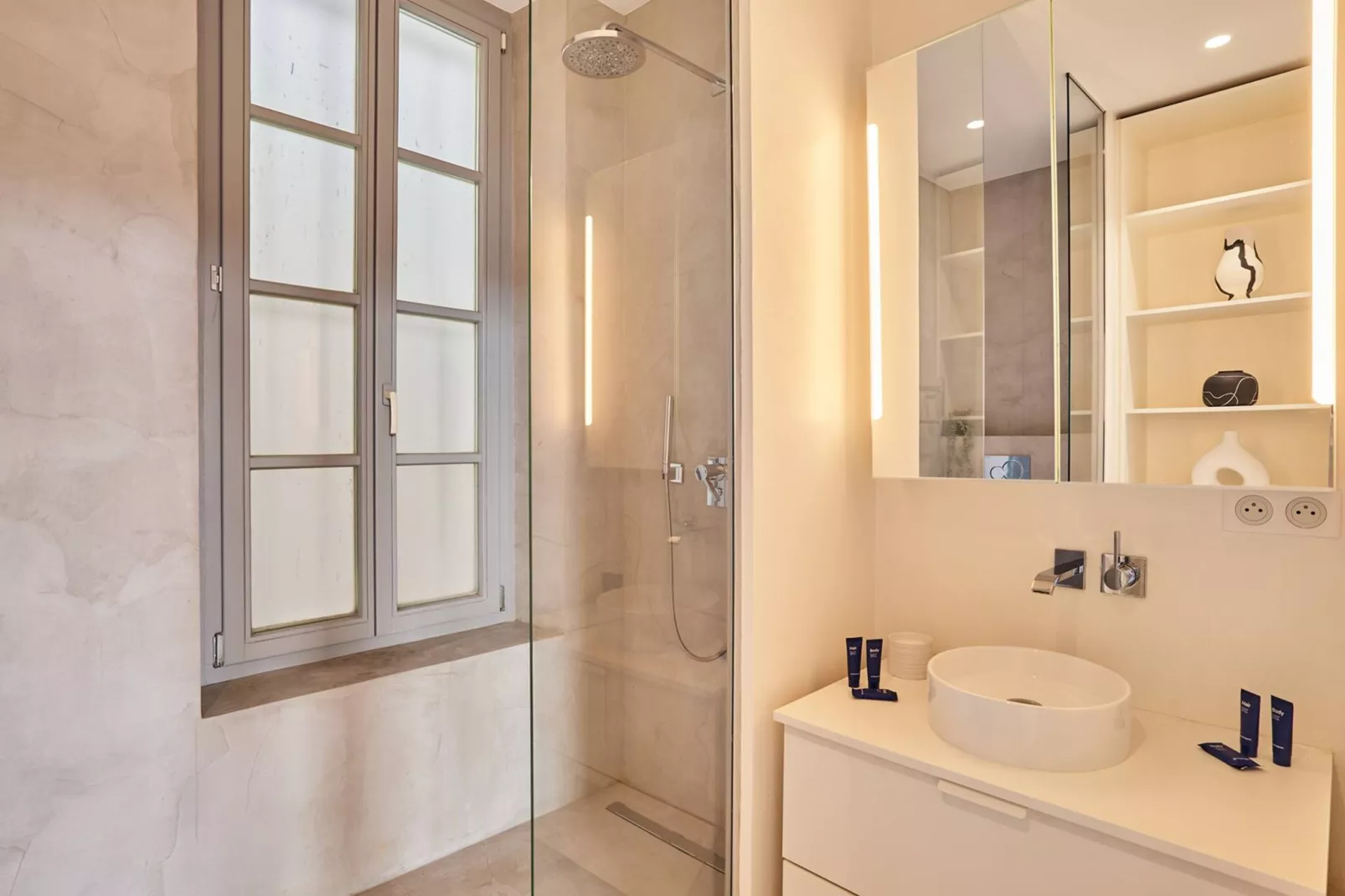 TEMPLE 165 - Nicht zugeordnet