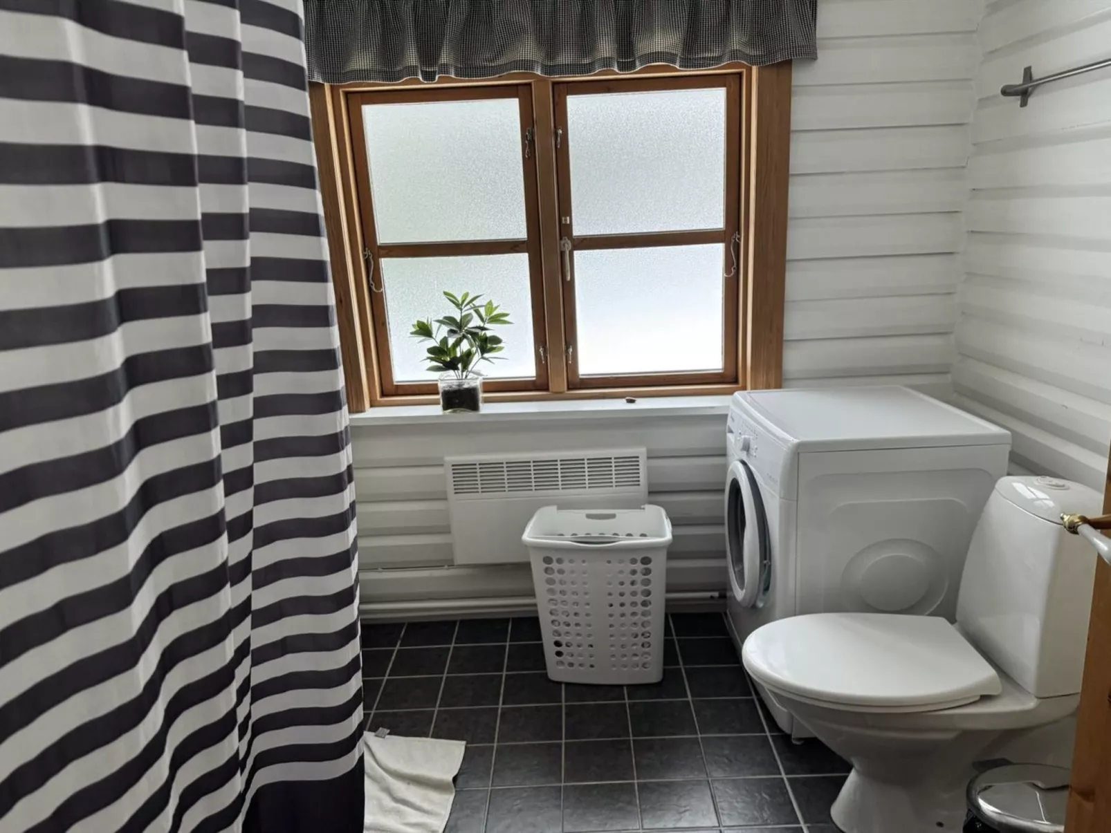 "Tjarko" - 690m to the fjord - Drinnen