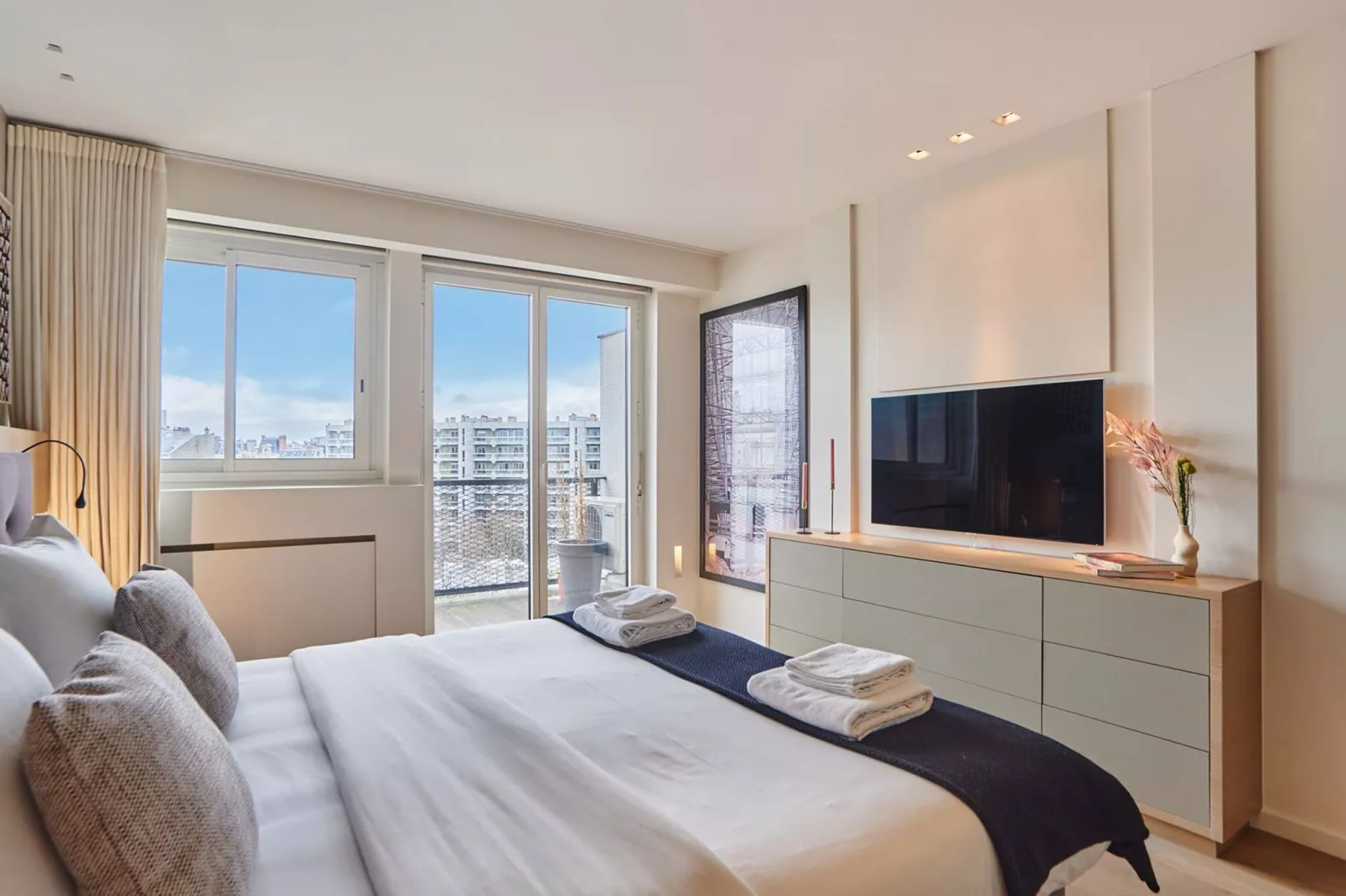 VICTOR HUGO - Untagged