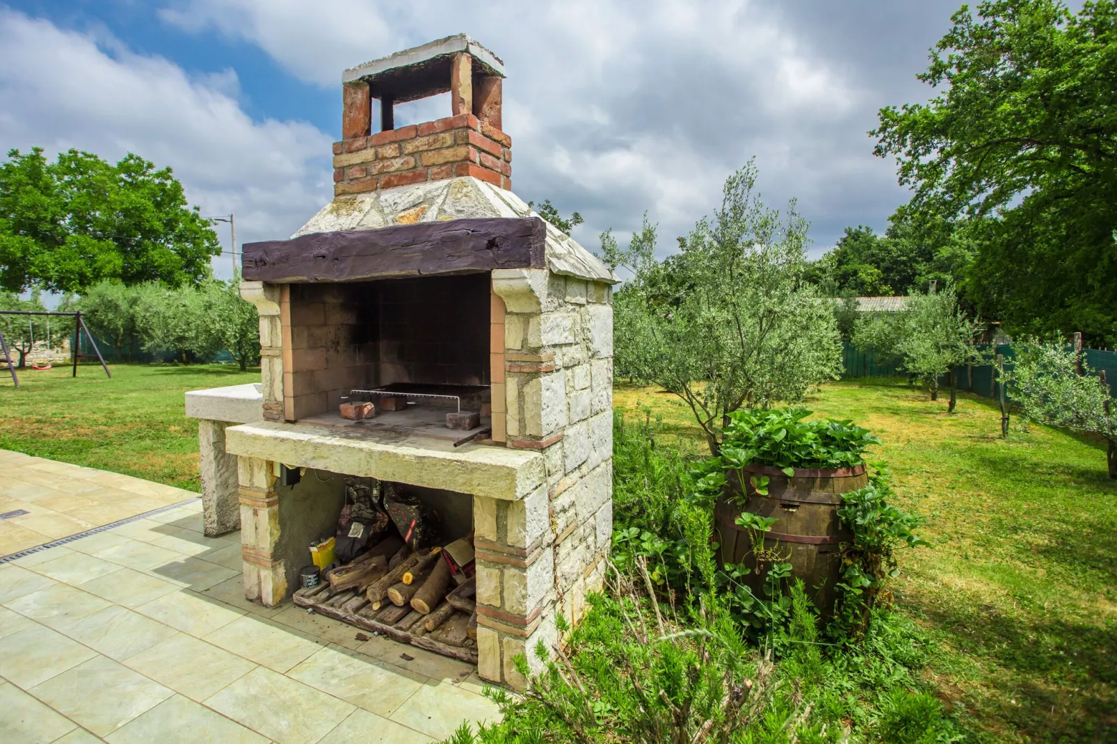 Villa Medvidici-Gardens summer