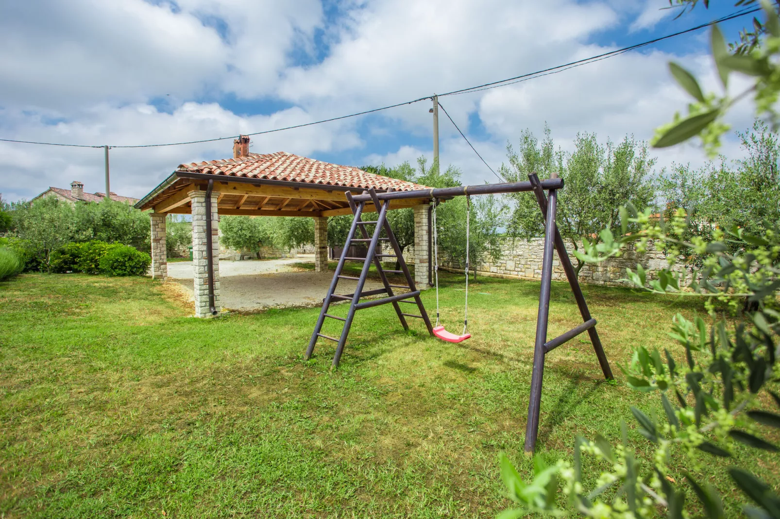 Villa Medvidici-Gardens summer