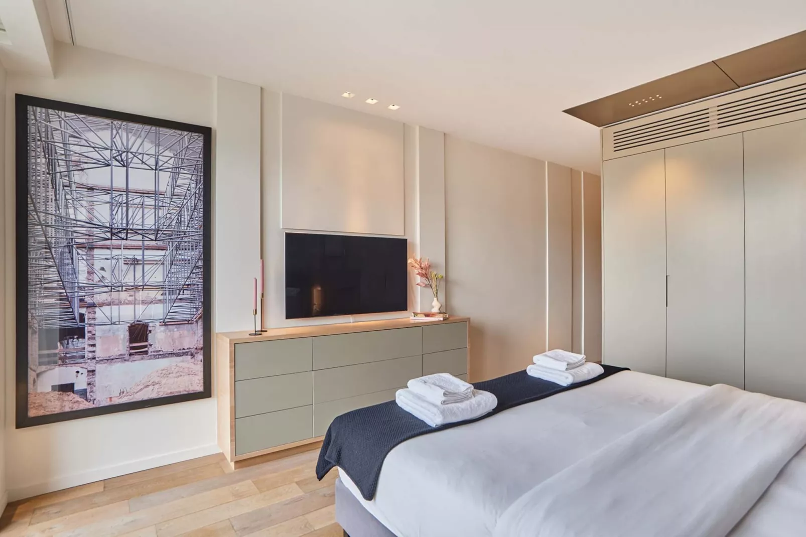 VICTOR HUGO - Untagged