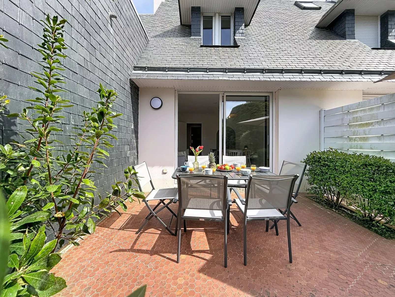 Village de Légenèse - Outside