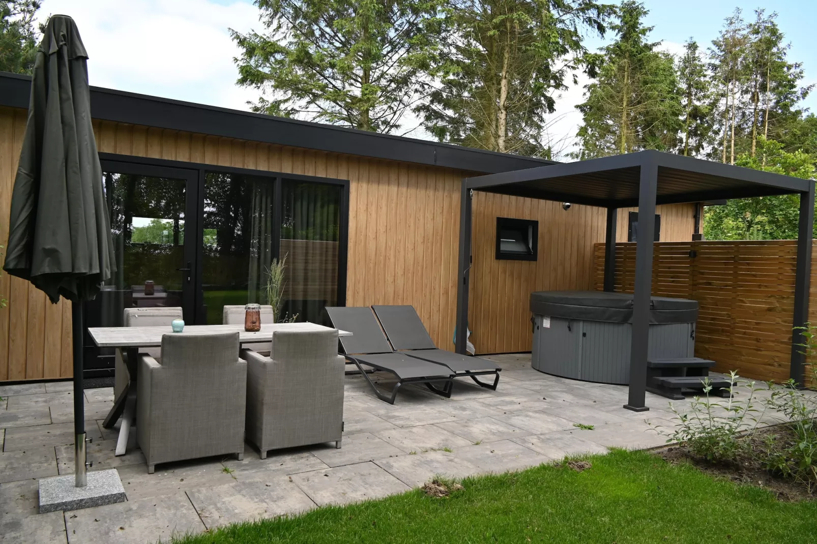 Wellnesslodge Scholekster 4p - Außenbereich Sommer