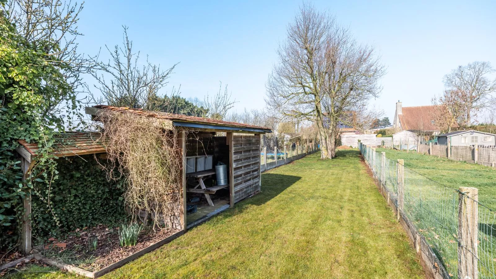 Magique 31 - Gardens in summer