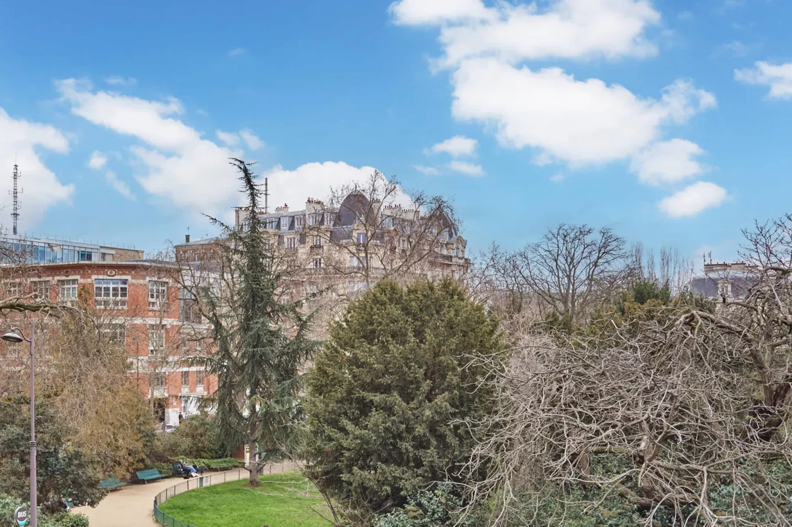 TEMPLE 165 - Nicht zugeordnet