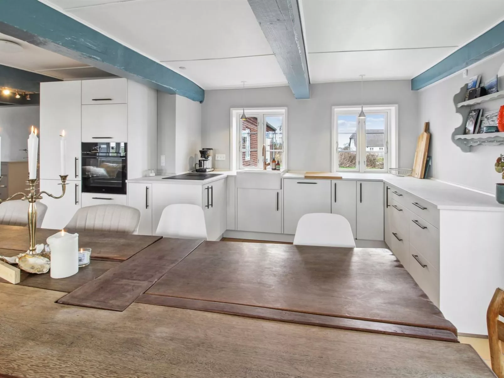 "Myra" - 18km from the sea - Dedans