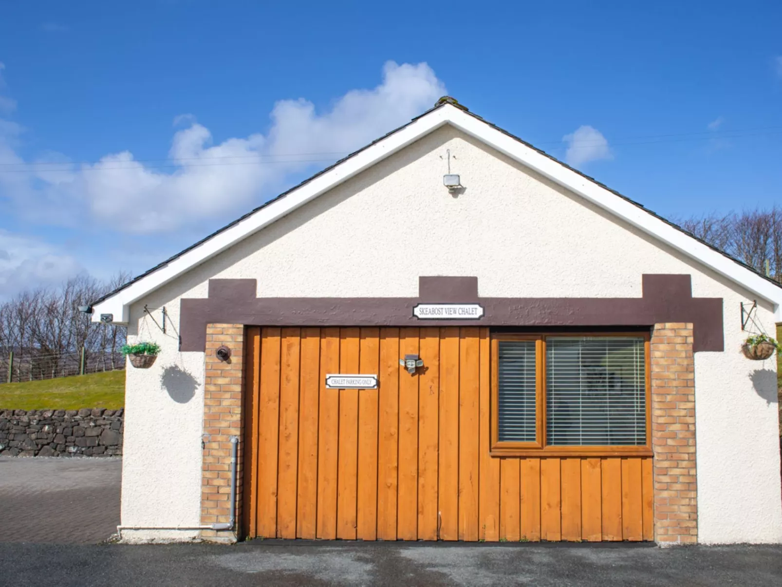 Skeabost Chalet - Outside