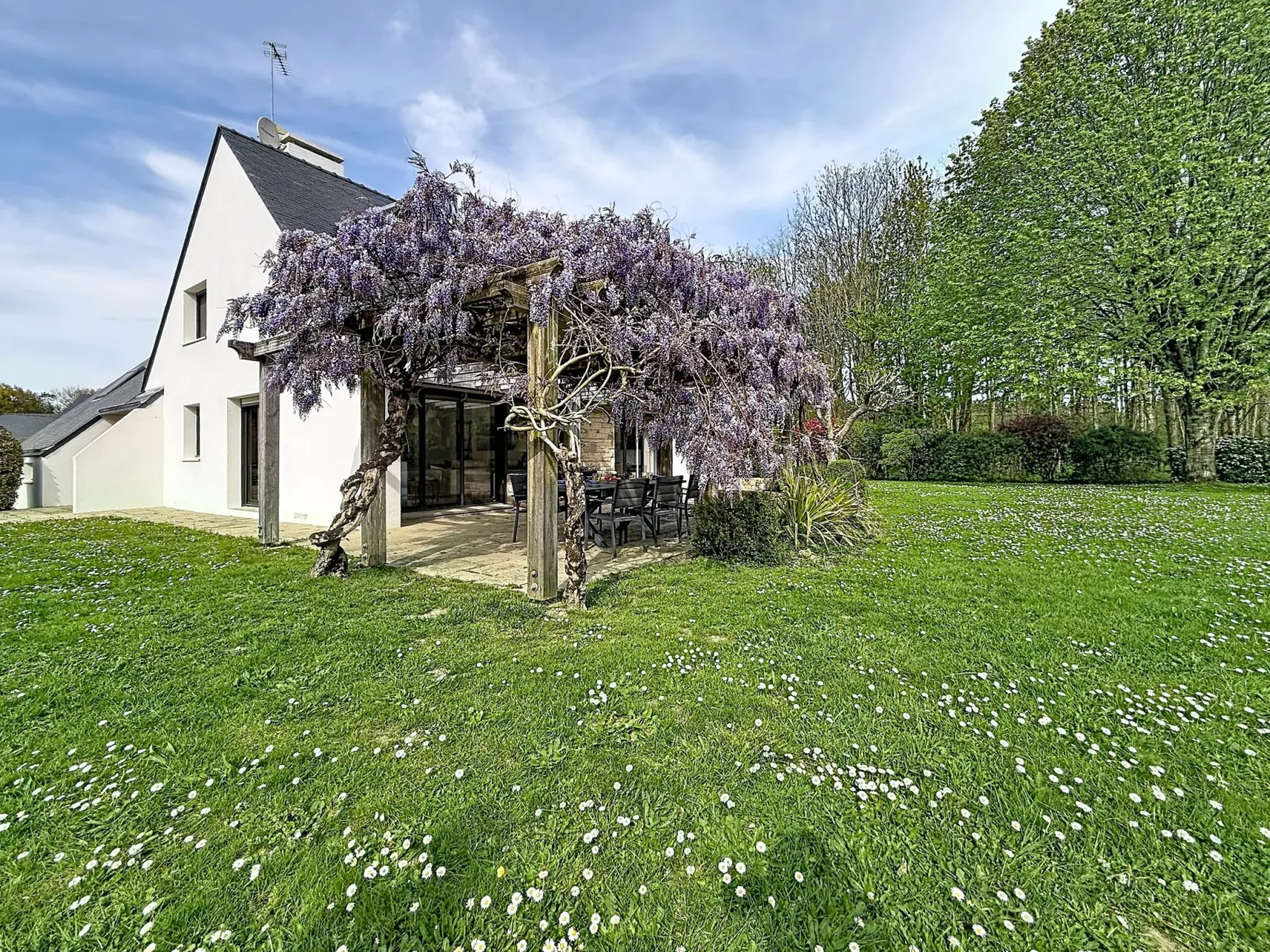 Villa Kerpunce - Outside