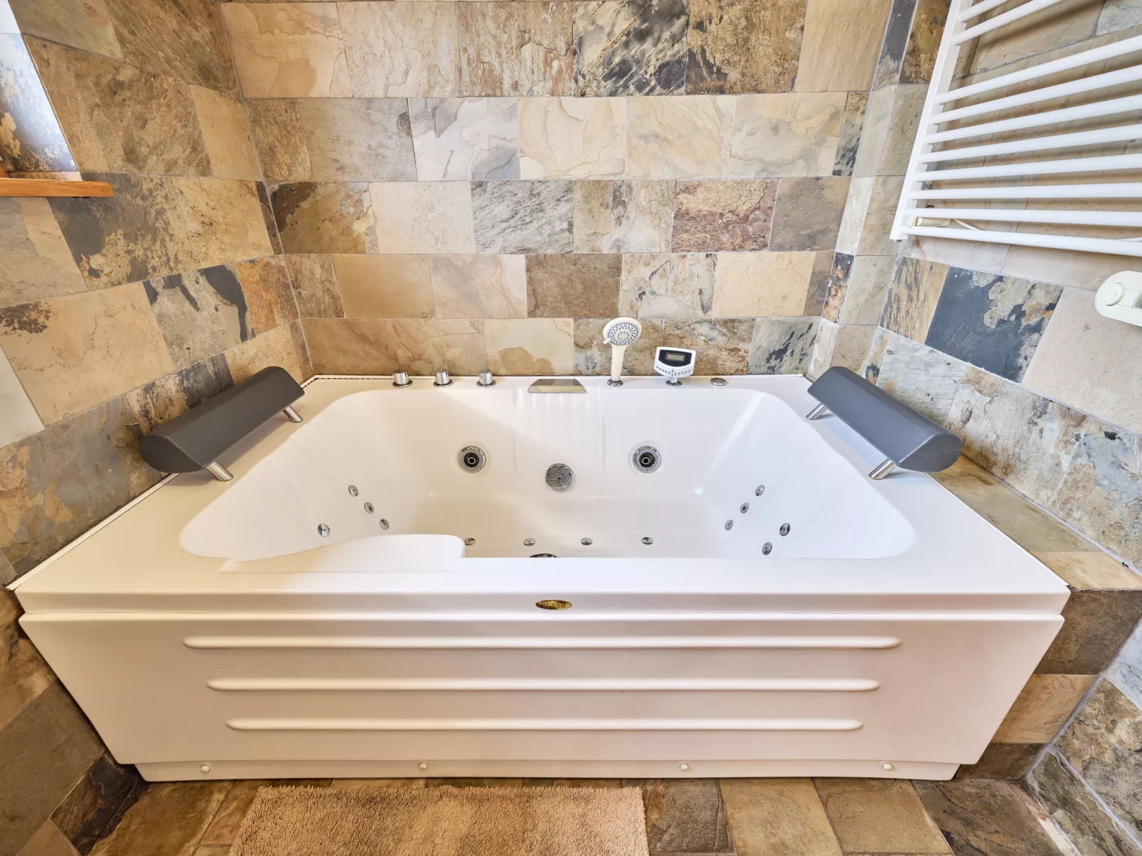 Timber Lodge with Hydromassage - Dedans