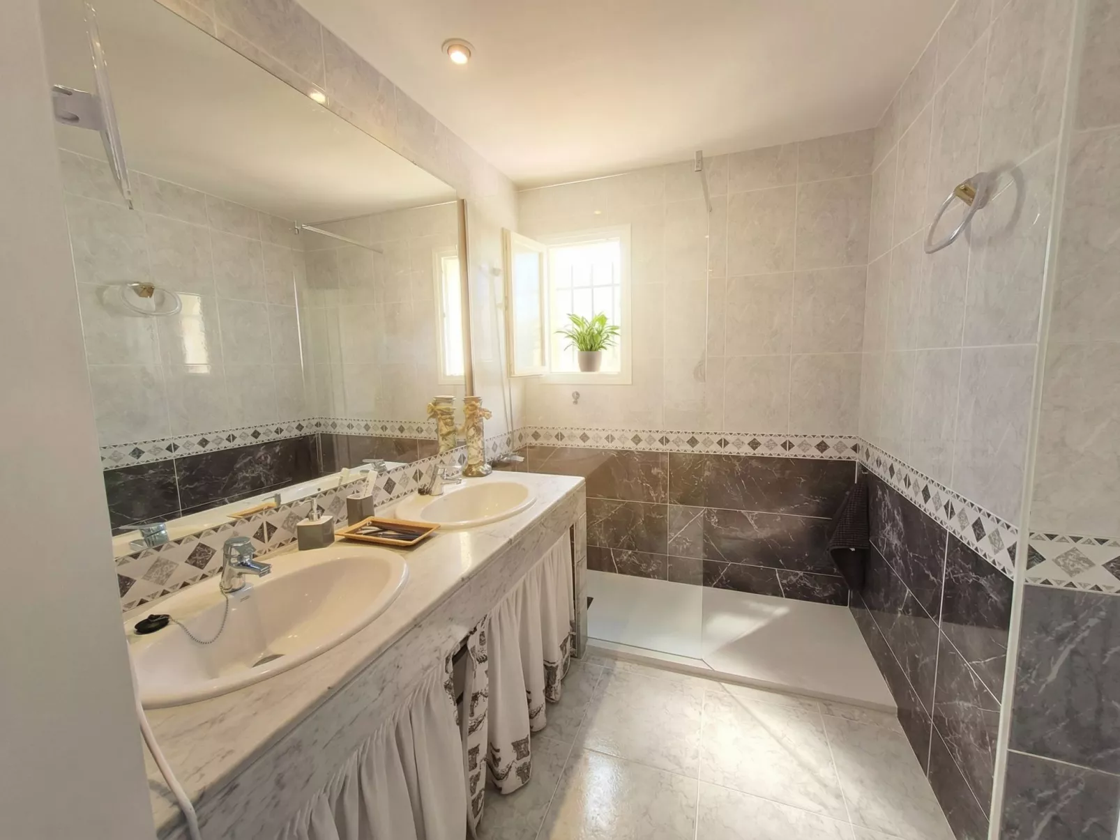 La Reserva IV - Inside