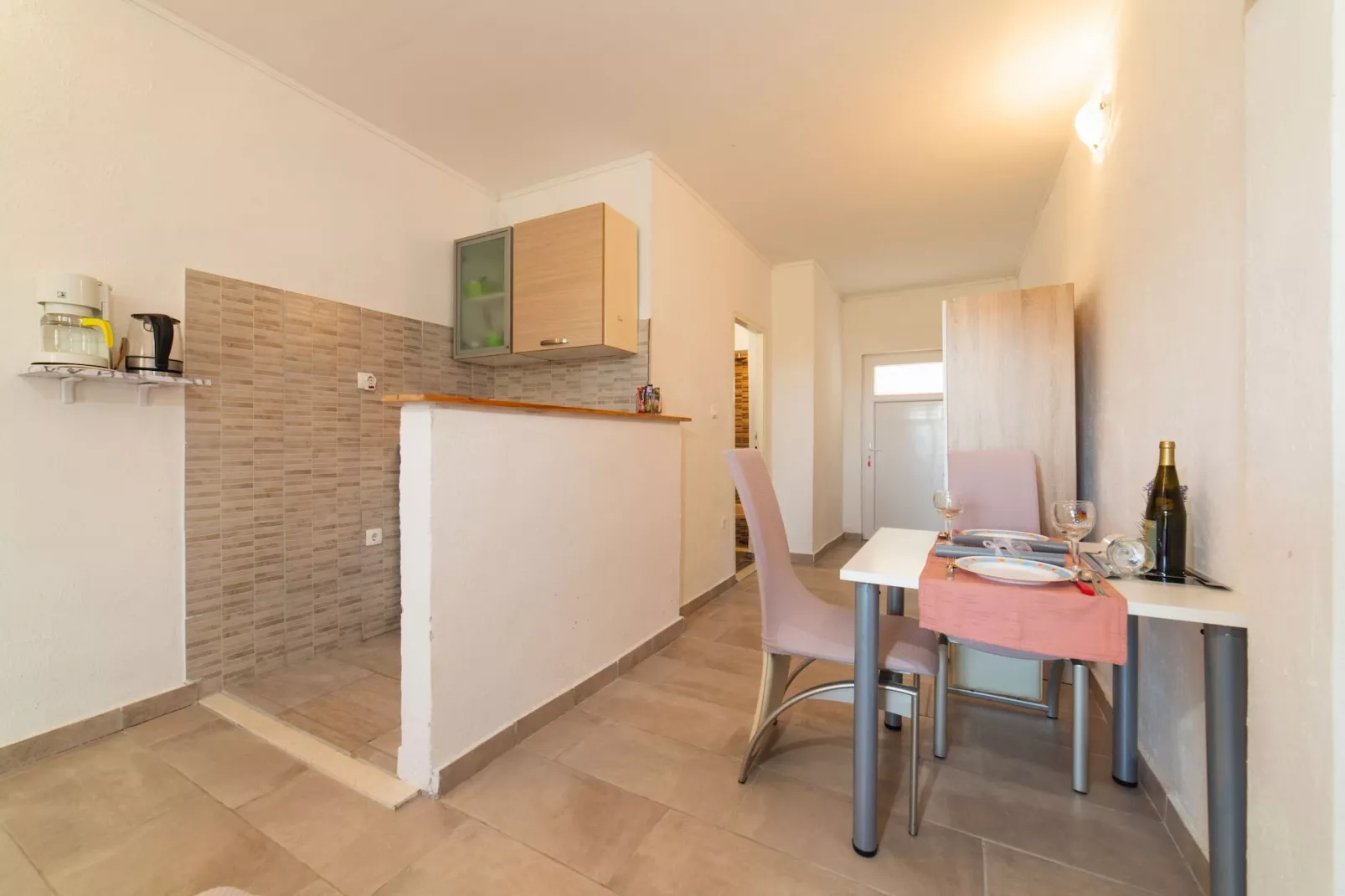 Tranquil and Stylish Apartment Kastel Novi - Studio Apartment with Garden