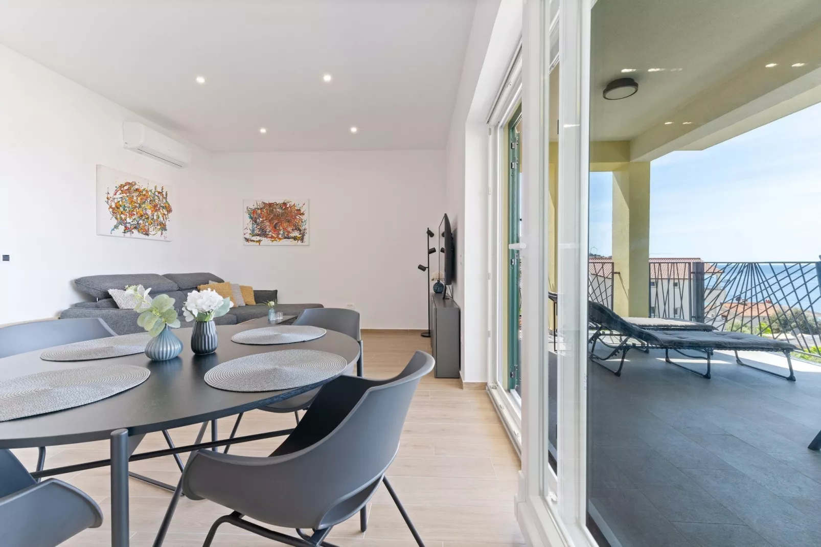 Luxury Living at Horizon Retreat - Deluxe Two Bedroom Apartment (owner  West S6)