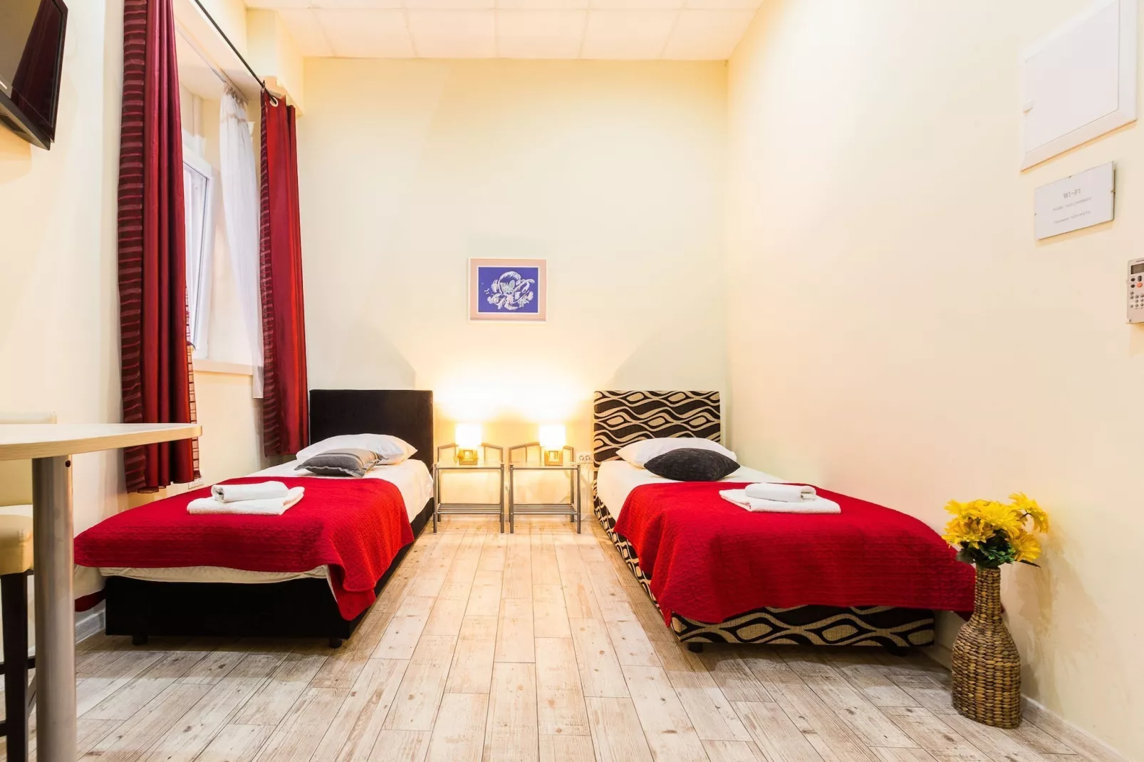 Charming and Historic Old Town Apartments - Twin Room