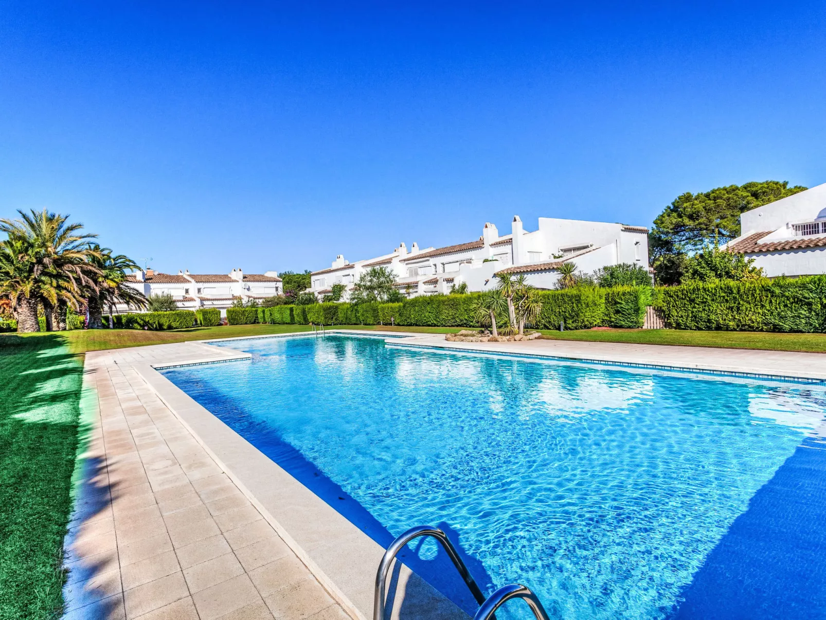 La Reserva IV - Outside