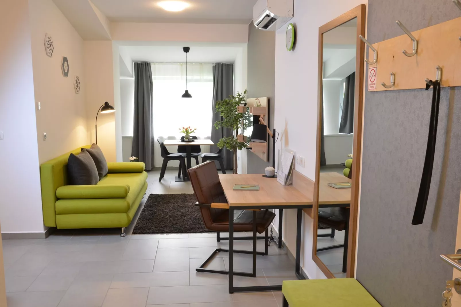 Stylish Apartments with Osijek Near Top Attractions - Comfort Studio Apartment - Maks