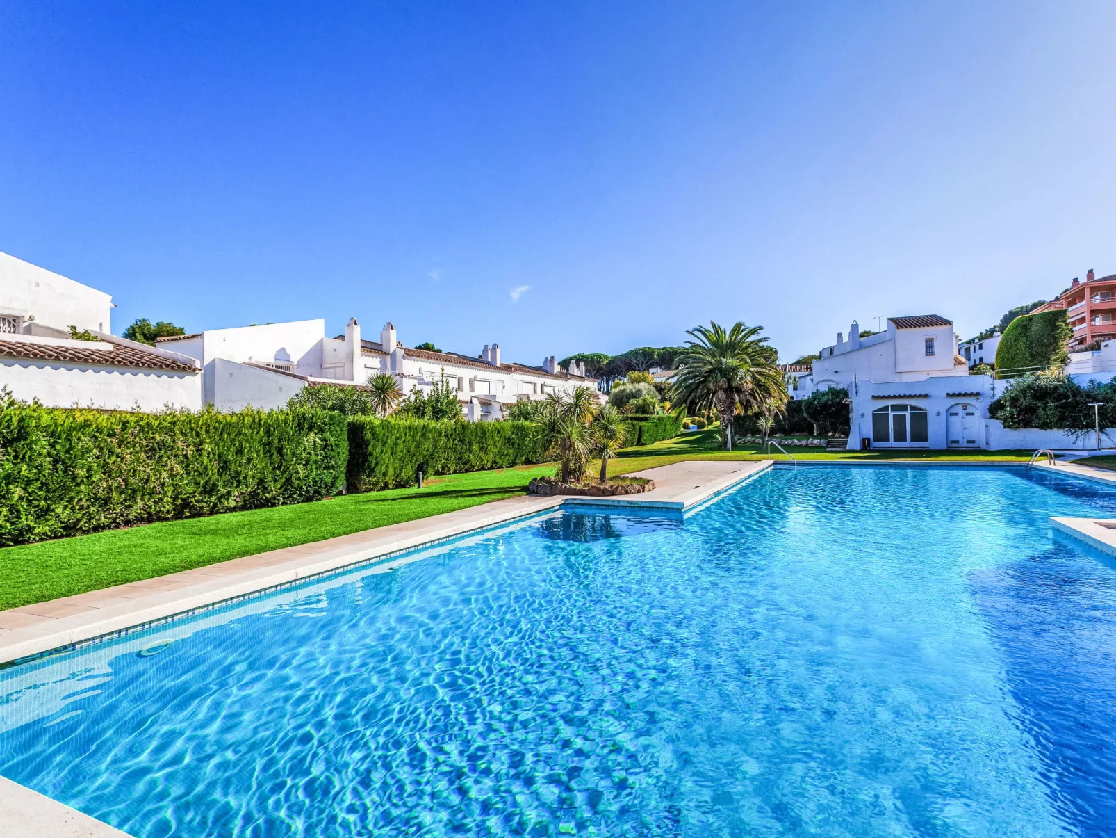 La Reserva IV - Outside