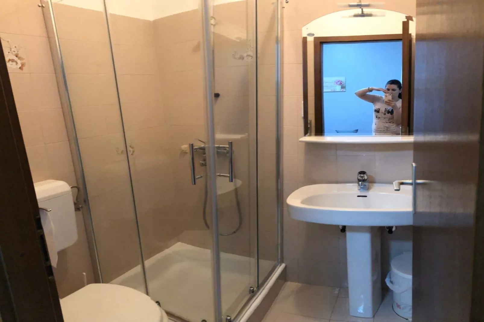Chic and Cozy Brsec Apartment with Sea View - Two Bedroom Apartment with Sea View - Bathroom
