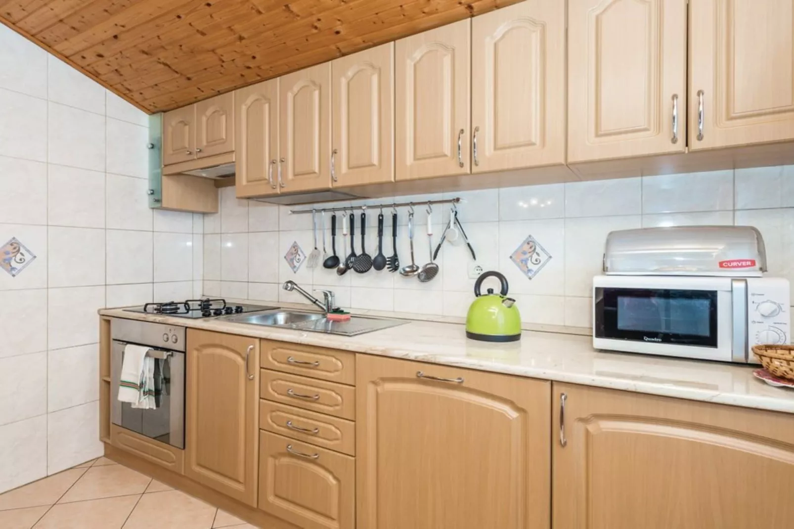 Scenic Seafront Brsec Apartment - Three Bedroom Apartment  with Terrace - Küche