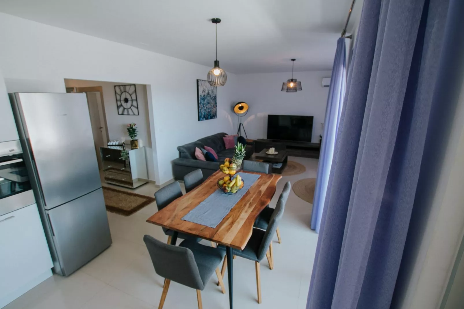 Scenic Sea View Apartment Trogir - Two Bedroom Apartment with Balcony and Sea View - Wohnzimmer