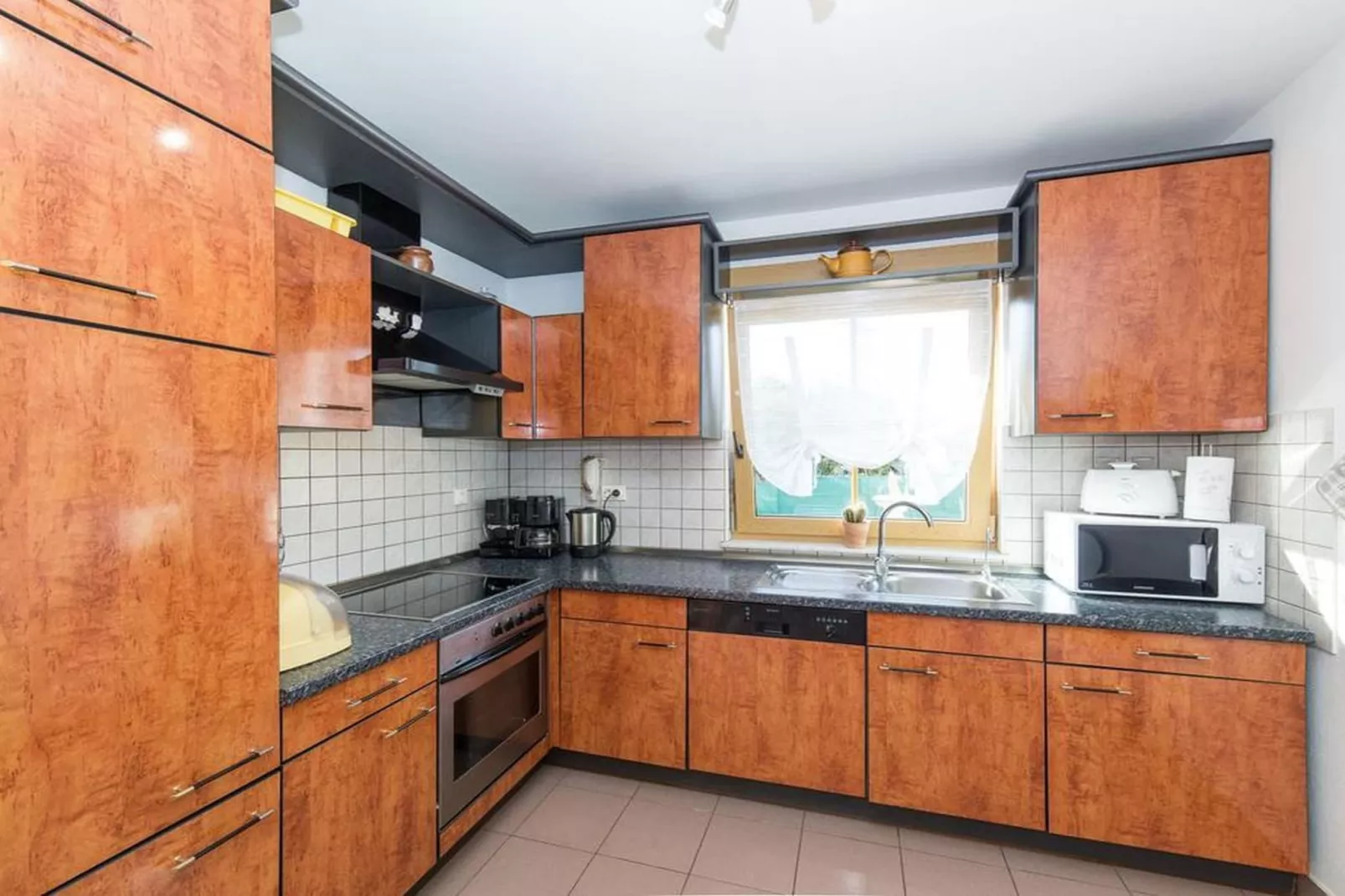 Spacious Holiday Home with Pool and Hot Tub in Kastel Stari - Four Bedroom Holiday Home with Pool - Kitchen