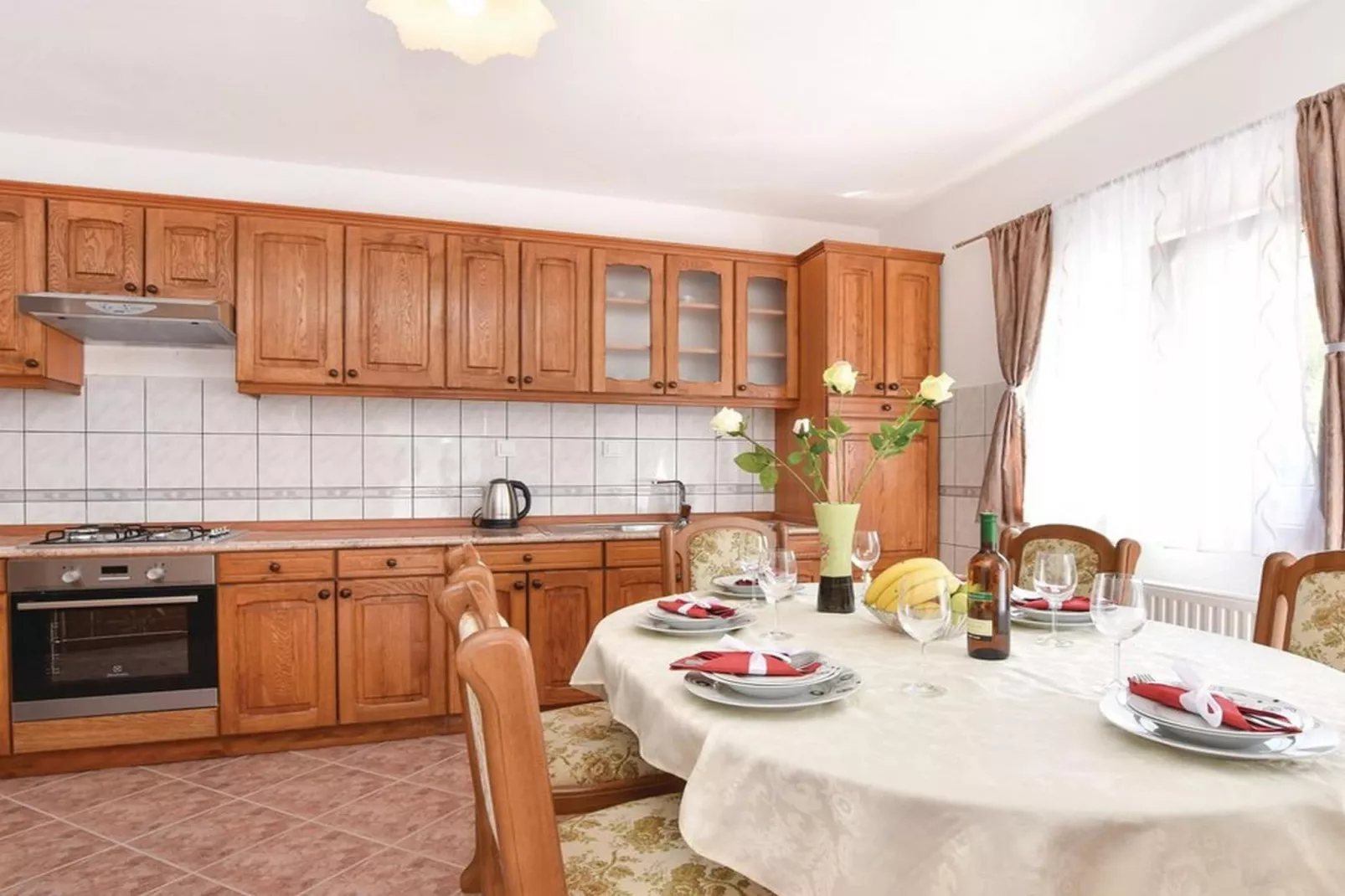 Serene Villa with Pool, BBQ, and Authentic Tavern Surrounded by Nature - Five Bedroom Holiday Home - Kitchen