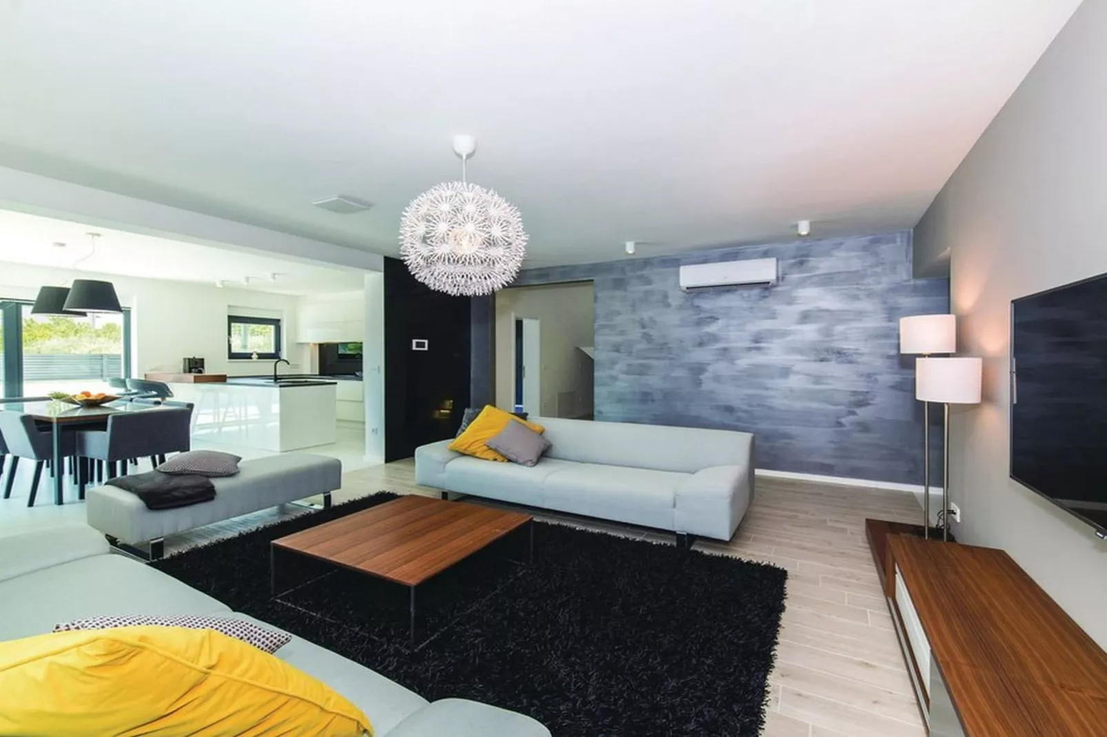Modern Kastel Villa with Private Pool, Gym, and Large Outdoor Space - Eight Bedroom Villa - Wohnzimmer