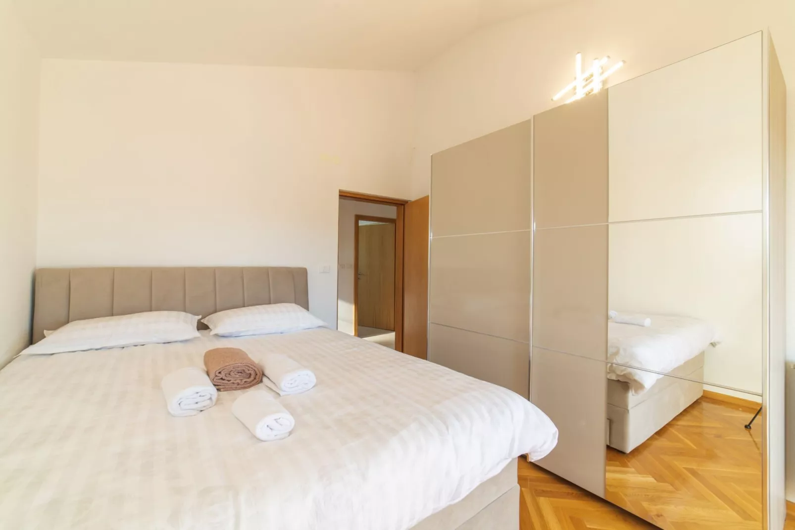 Idyllic Getaway Lovrec Villa with Pool - Five Bedroom Villa with Pool - Chambre