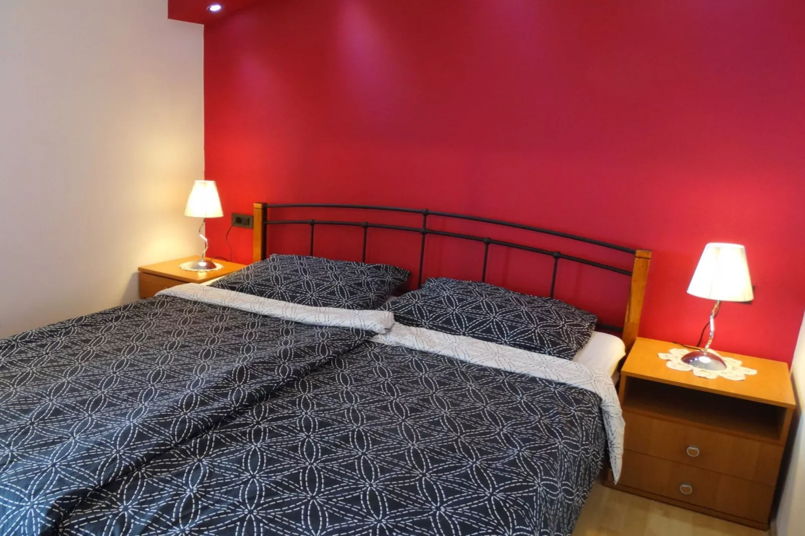 Scenic and Sunny Apartments with Sea View and Balcony - Two Bedroom Apartment with Balcony (owner veliki) - Schlafzimmer