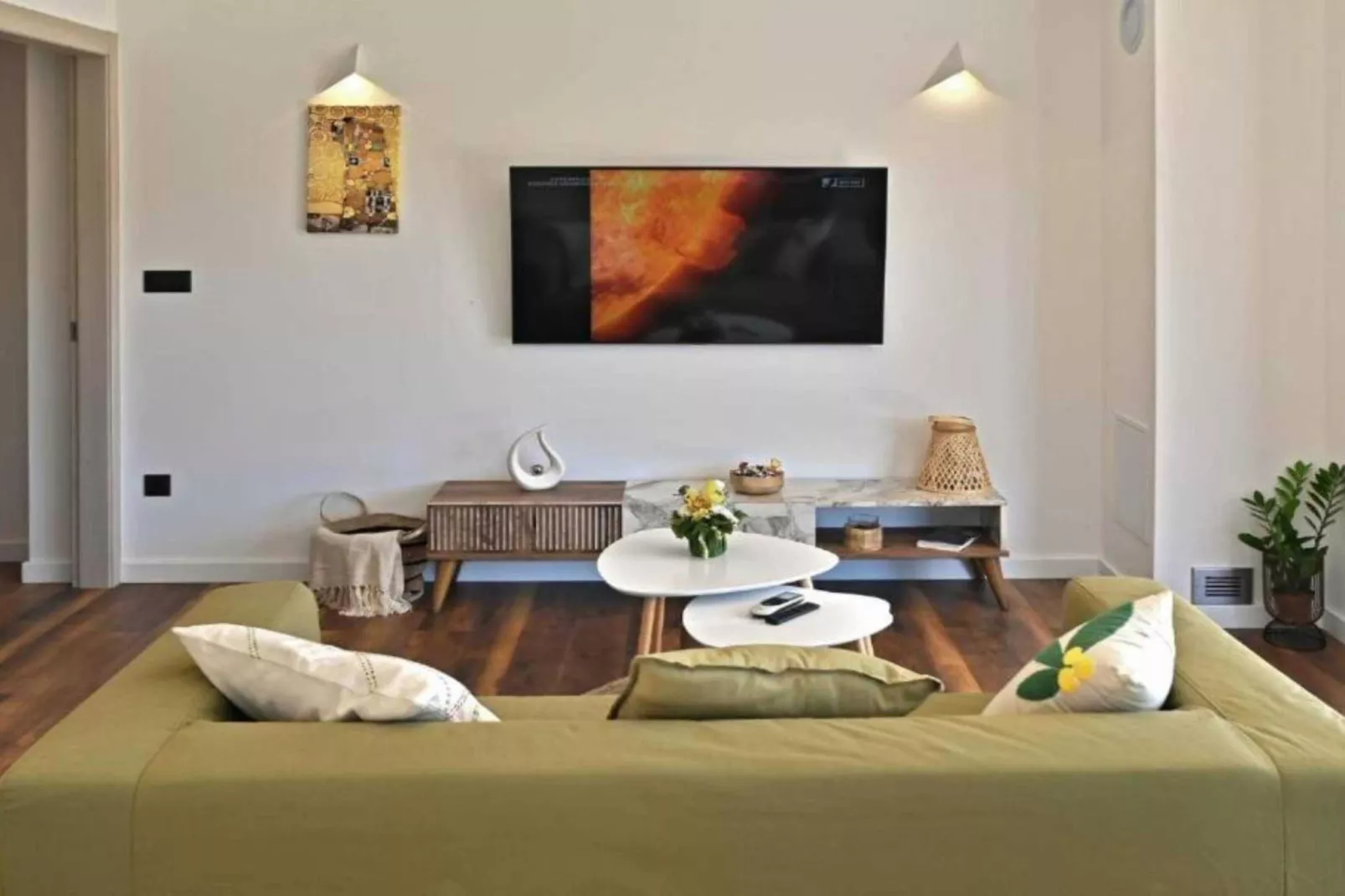 Luxury Slatine Apartments with Terrace and Garden - Two Bedroom Apartment with Terrace - Living room