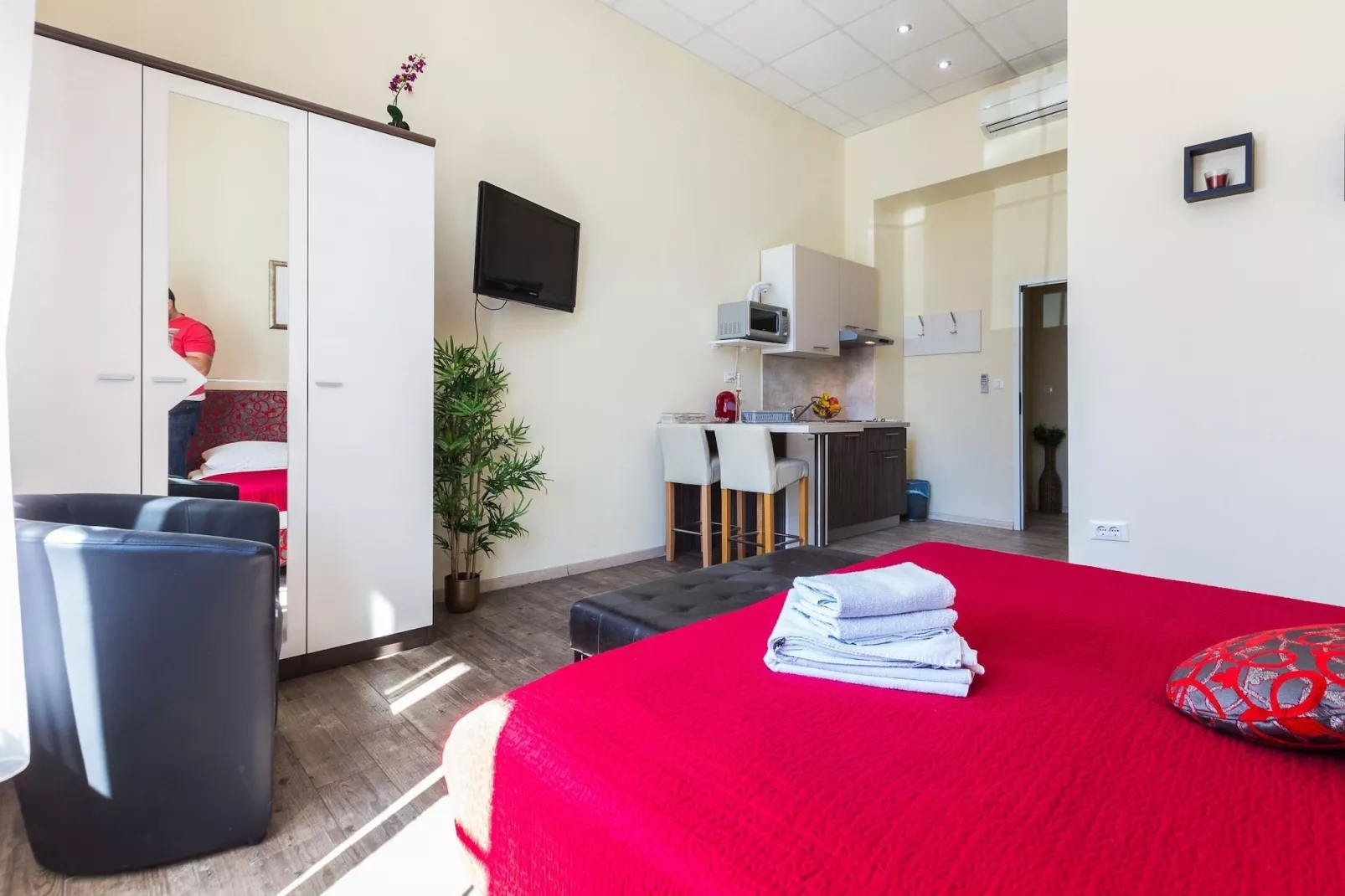 Charming and Historic Old Town Apartments - Studio Apartment - Schlafzimmer