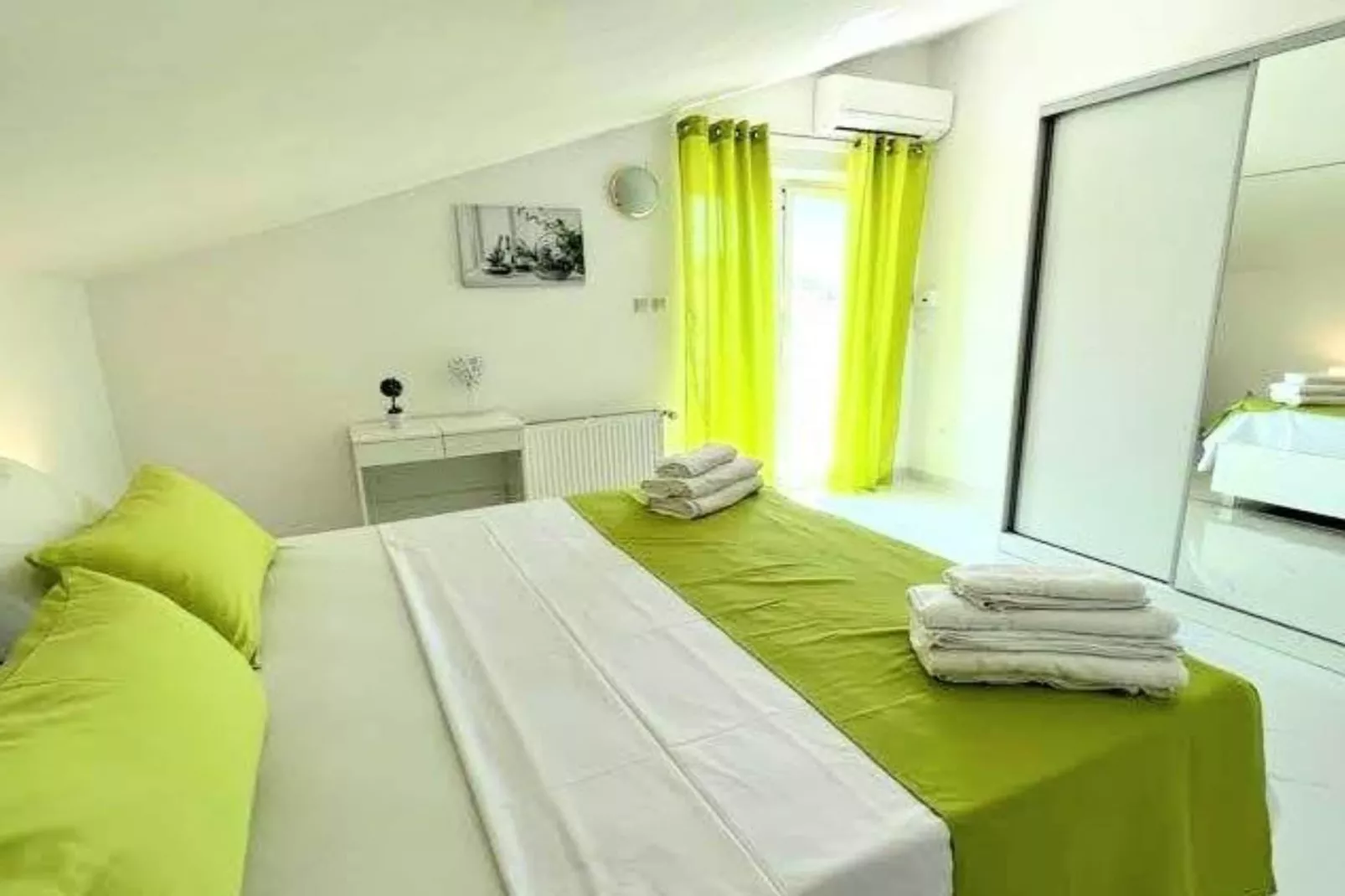 Villa Tomi- Classic Double Room With Sea View (9) - Schlafzimmer