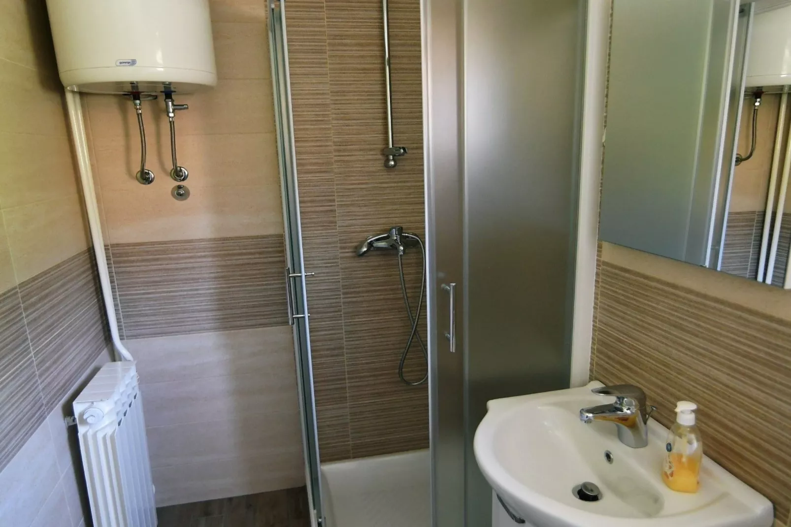 Scenic Retreat Rooms and Family Apartments - Double Room with Sea View 4 - Badezimmer
