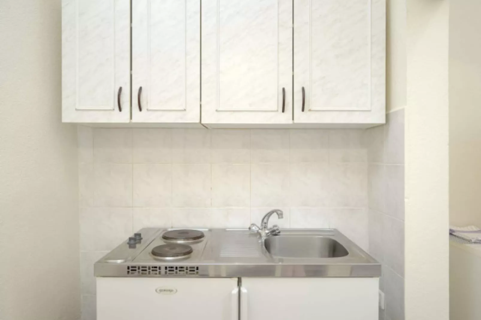 Studio (A3) - Kitchen