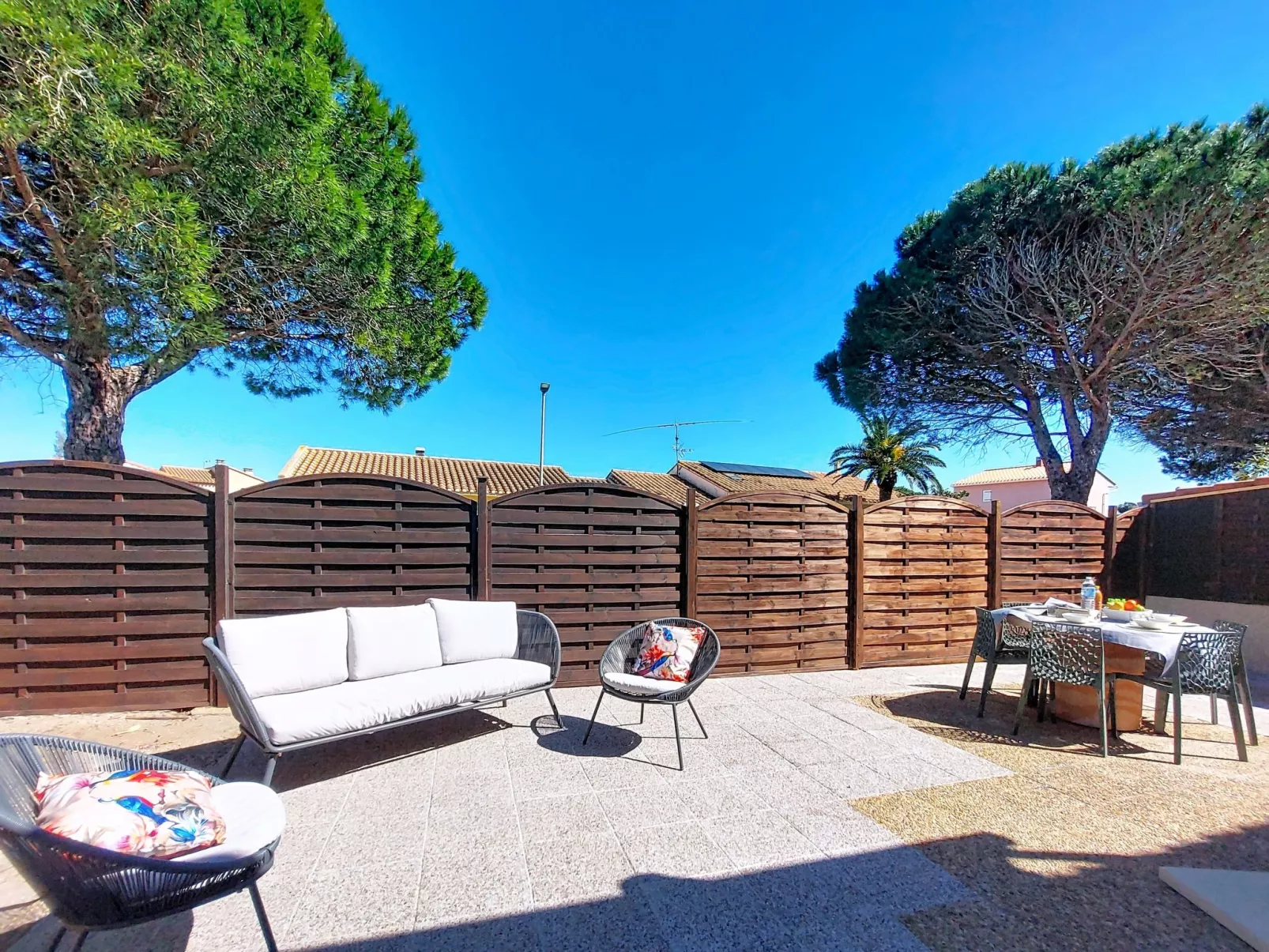 Le Mas des Oliviers - Outside