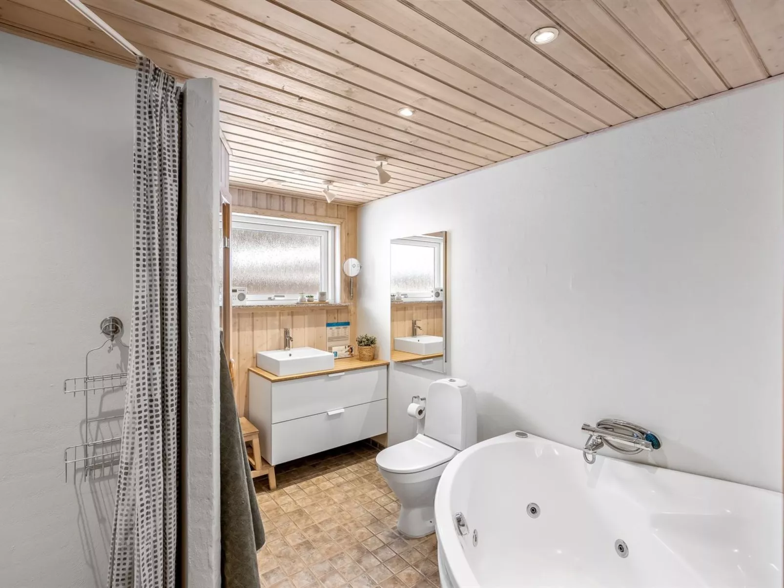 "Rickmer" - 1.9km from the sea - Inside