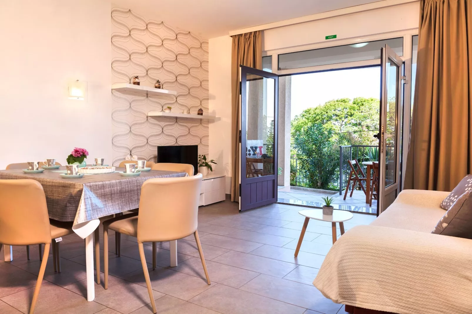 Splendid Beachfront Medveja Apartments - Deluxe Two Bedroom Apartment with Terrace and Sea View - Salon