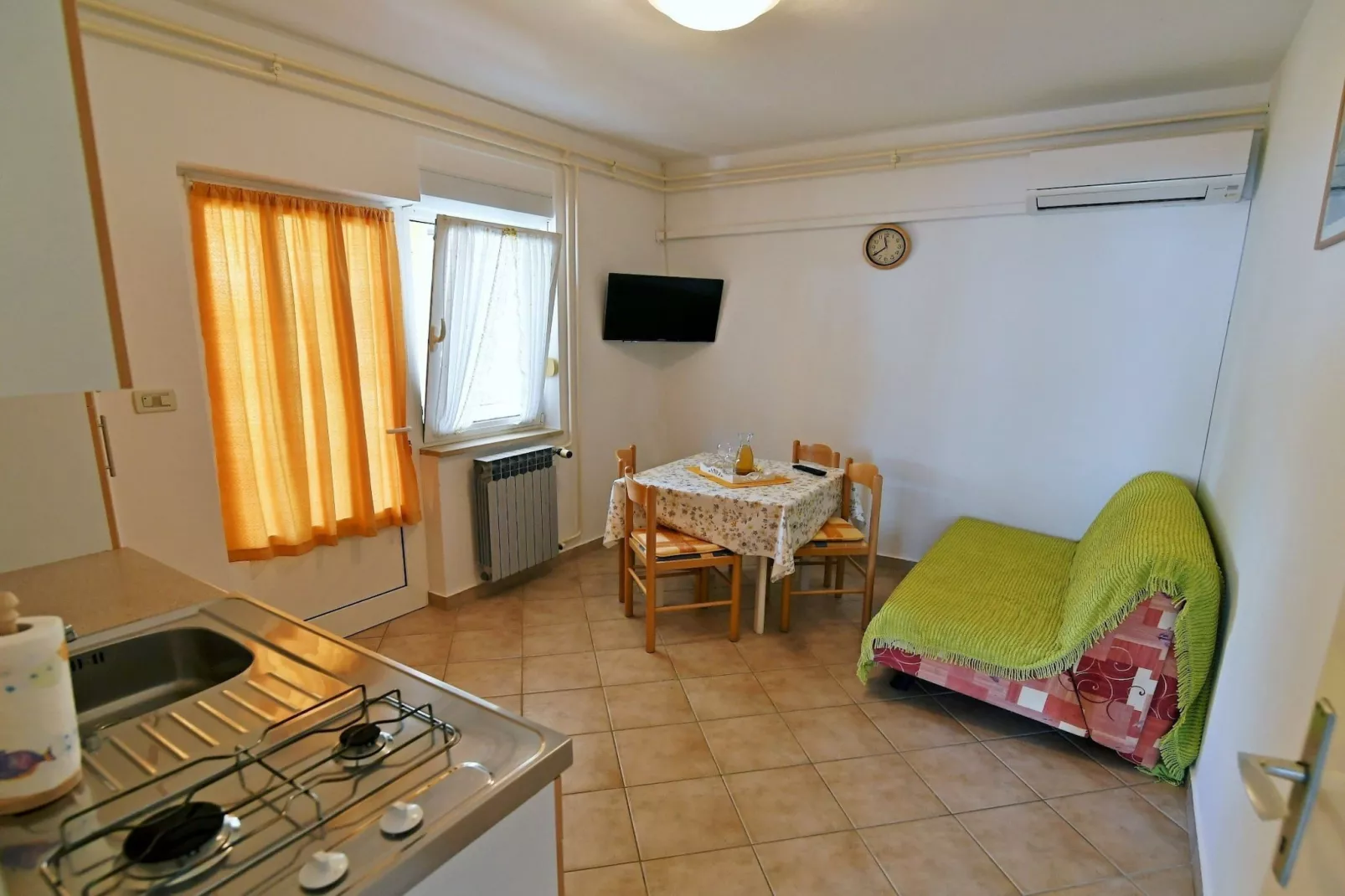 Scenic Retreat Rooms and Family Apartments - One Bedroom Apartment with Terrace - Kitchen