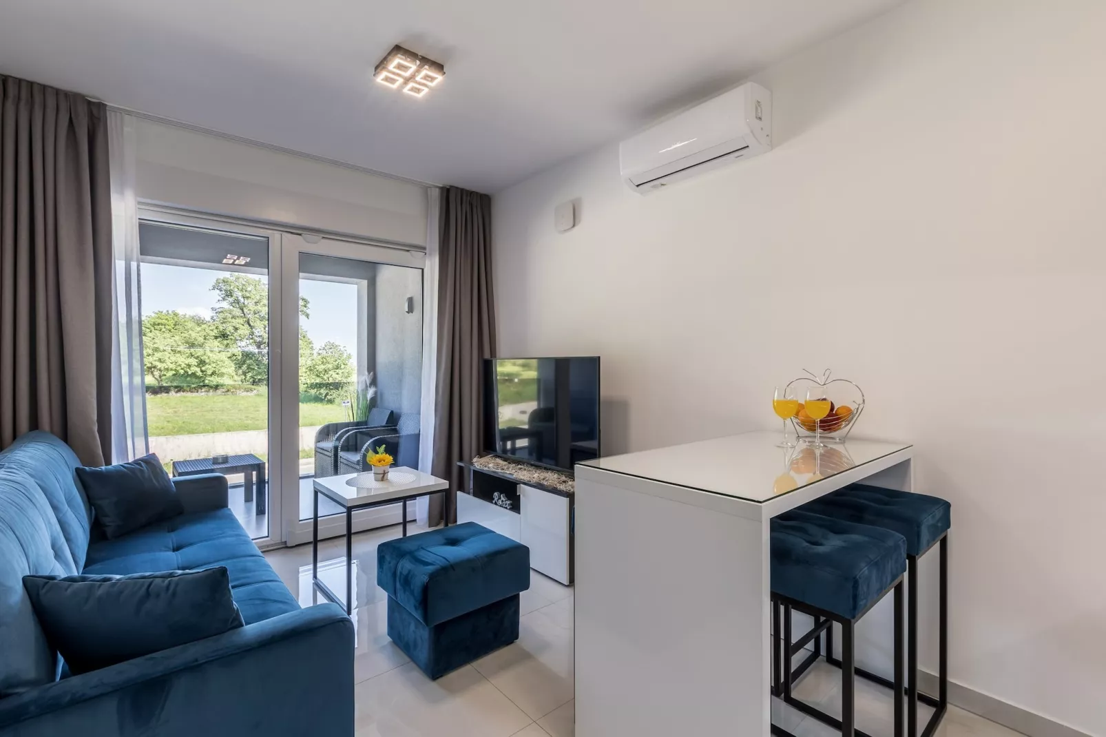 Scenic Kastel Luksic Apartments - One Bedroom Apartment (owner sjever manji) - Salon
